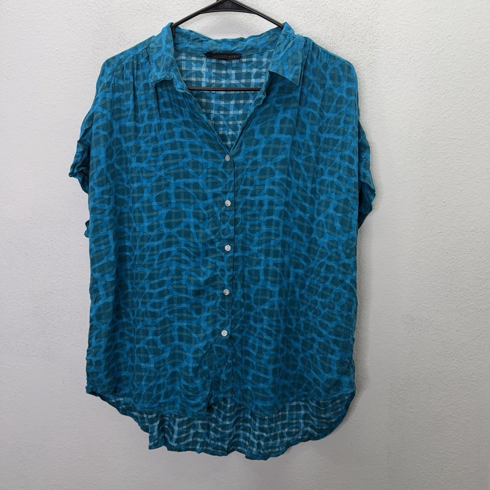 Jane & Delancey Animal Print Blue Top Short Sleeve Size L Lightweight Button Up